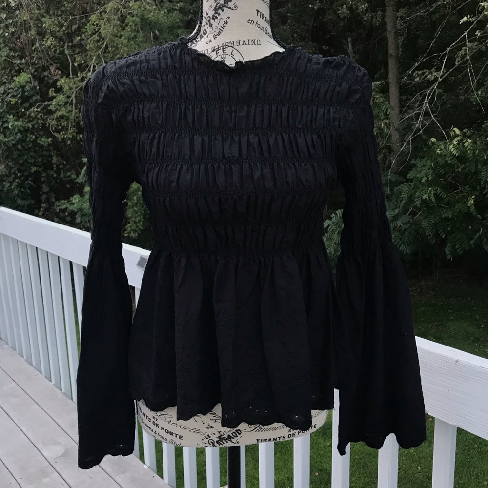 Honey&t- women’s black bell sleeves ruched top-M